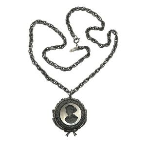 Whiting & Davis intaglio grey cameo silver tone rope chain necklace vintage